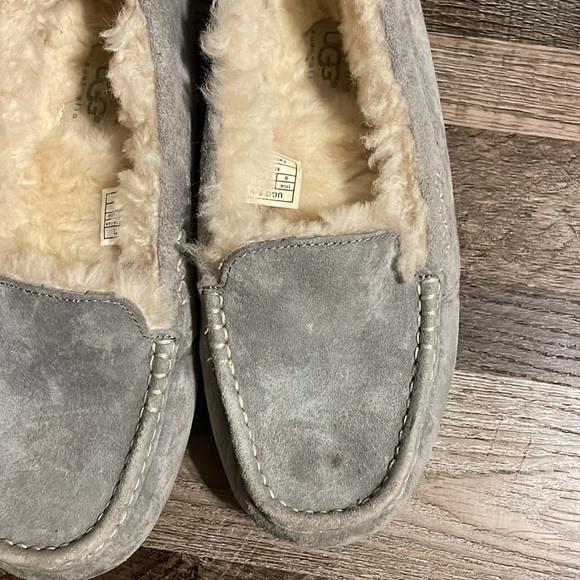 UGG Ansley Gray Moccasin Slippers. Good used condition. Size 8. See photos. - Picture 2 of 7